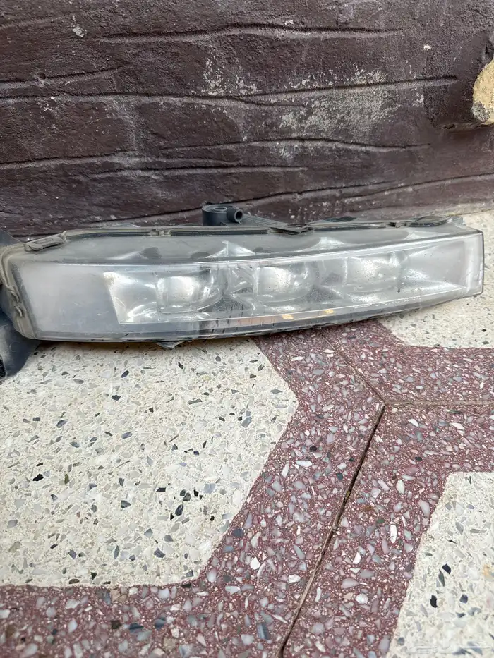 شمعات دوج تشارجر مع كشافات ضباب 1