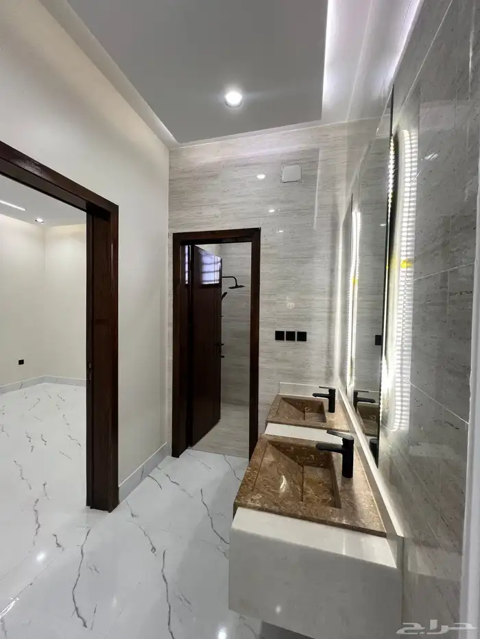 فيلا روف للبيع في ابها المحاله حي الزهور 5