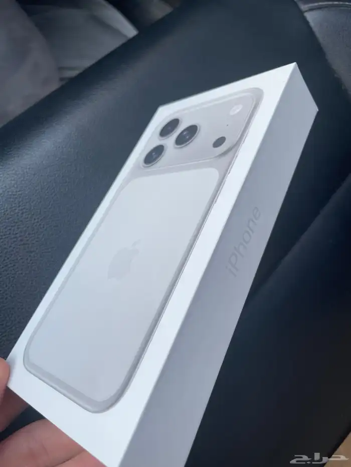 ايفون 17 برو فضي 1