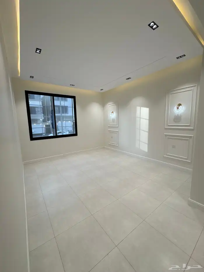 للبيع مقابل كوبري مطار أبها شقق علويه ببلكونه مصعد جاهزشغال 16