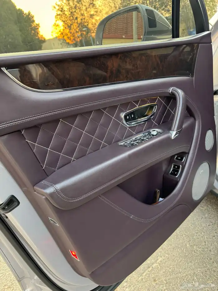 بنتلي بنتياقا V12 2017 5