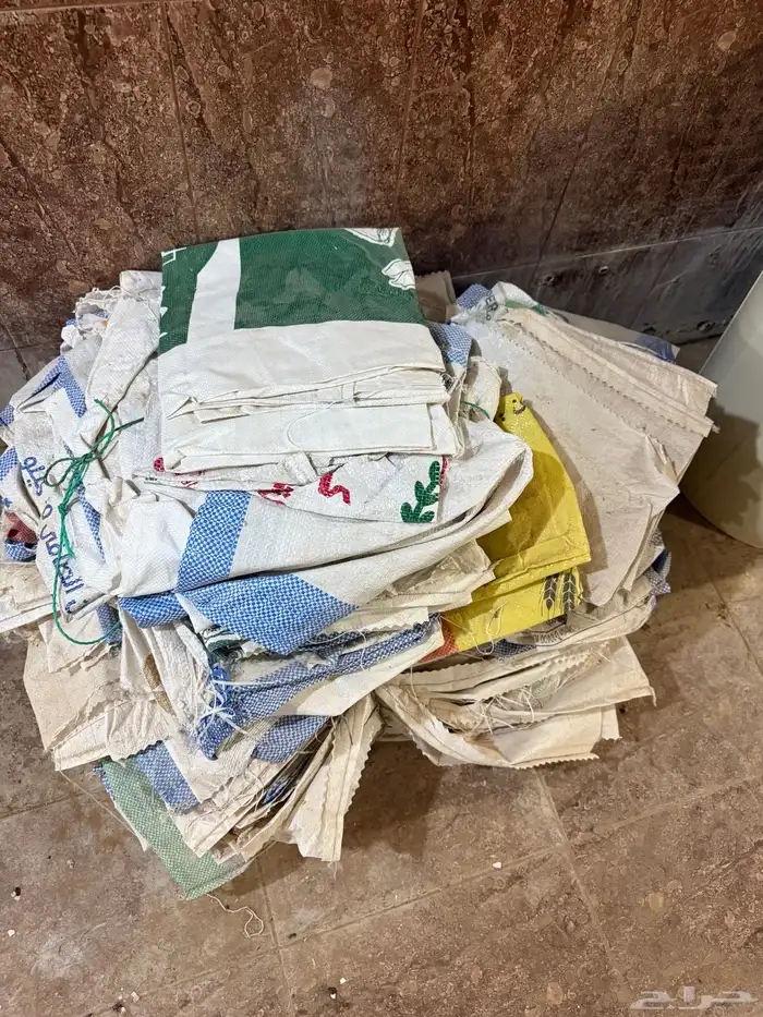 سطول لحفظ الاعلاف واطباق بيض واكياس شعير للبيع 2