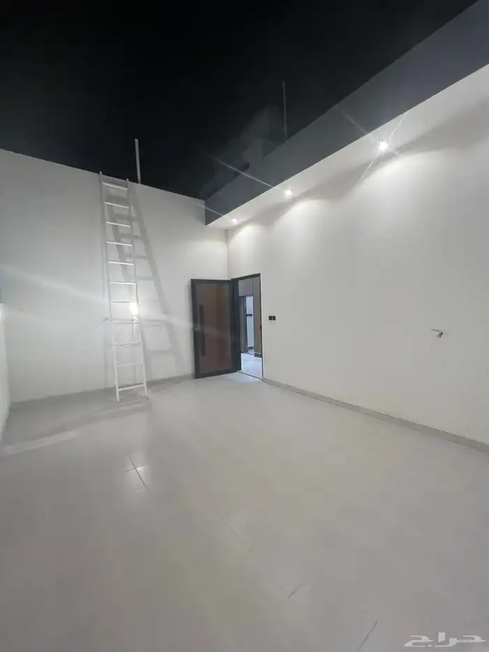 للبيع ارواف ارضية و علوية ابها حي الزهور 19