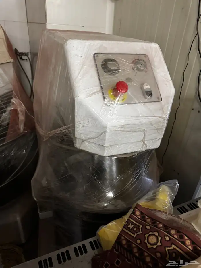 ثلاجات عرض عجنه 200 كيلو خلاط ايطالي 60 لتر لبيع 2