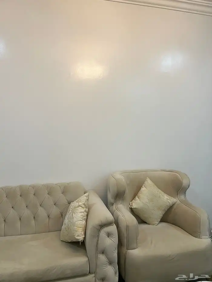 كنب بيج نظيف للبيع وحده من القواعد متاثره بالنقل وتتركب 0