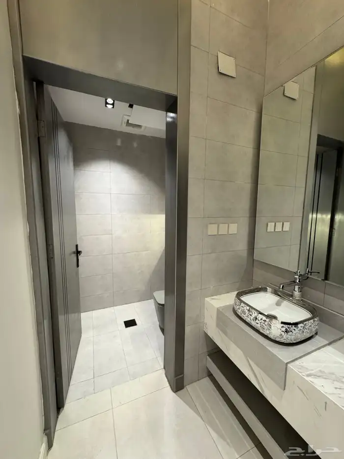 للبيع مقابل كوبري مطار أبها شقق علويه ببلكونه مصعد جاهزشغال 3