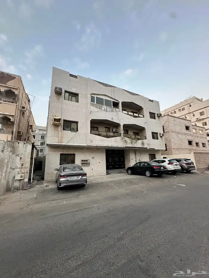 للبيع عمارة لقطه في حي البوادي 2