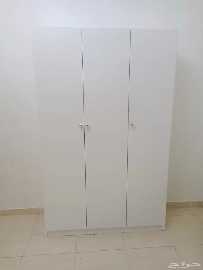 سرير  مرتبه  دولاب  تسريحة  وكمدينه اثاث غرف النوم كامل 6