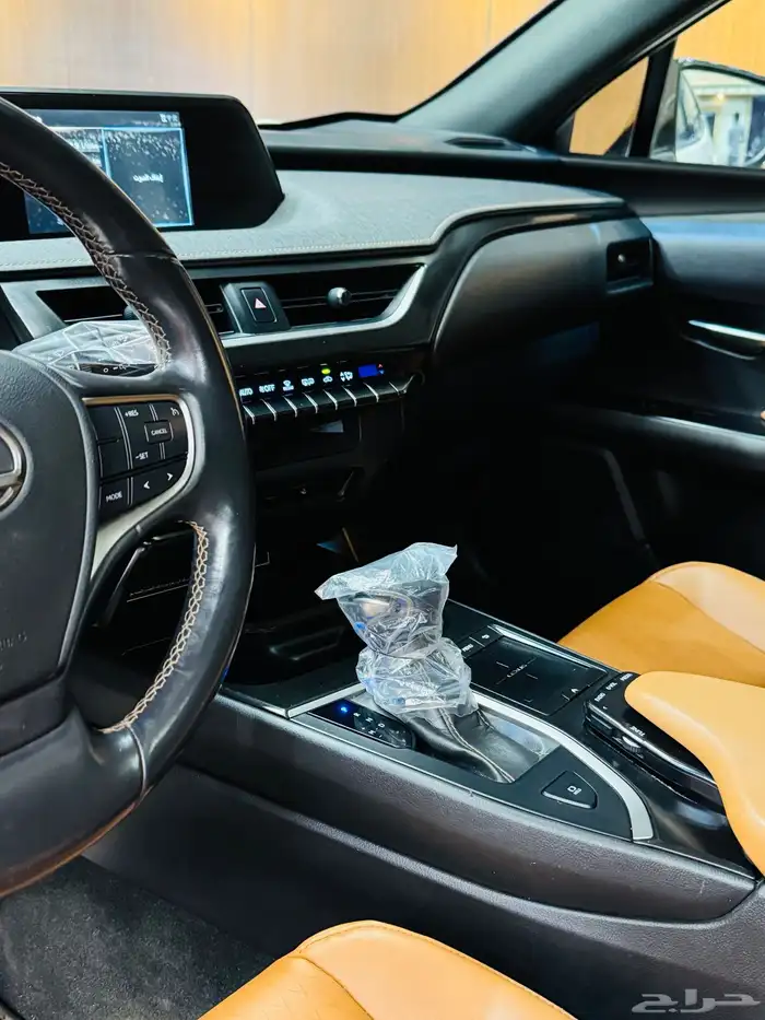 لكزس 2019 UX 200 سعودي ( بحاله ممتازه) 9