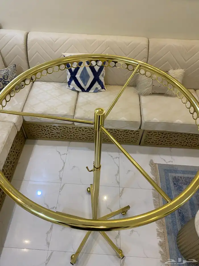 استاند حامل ملابس و عبايات مستعمل نظيف 2