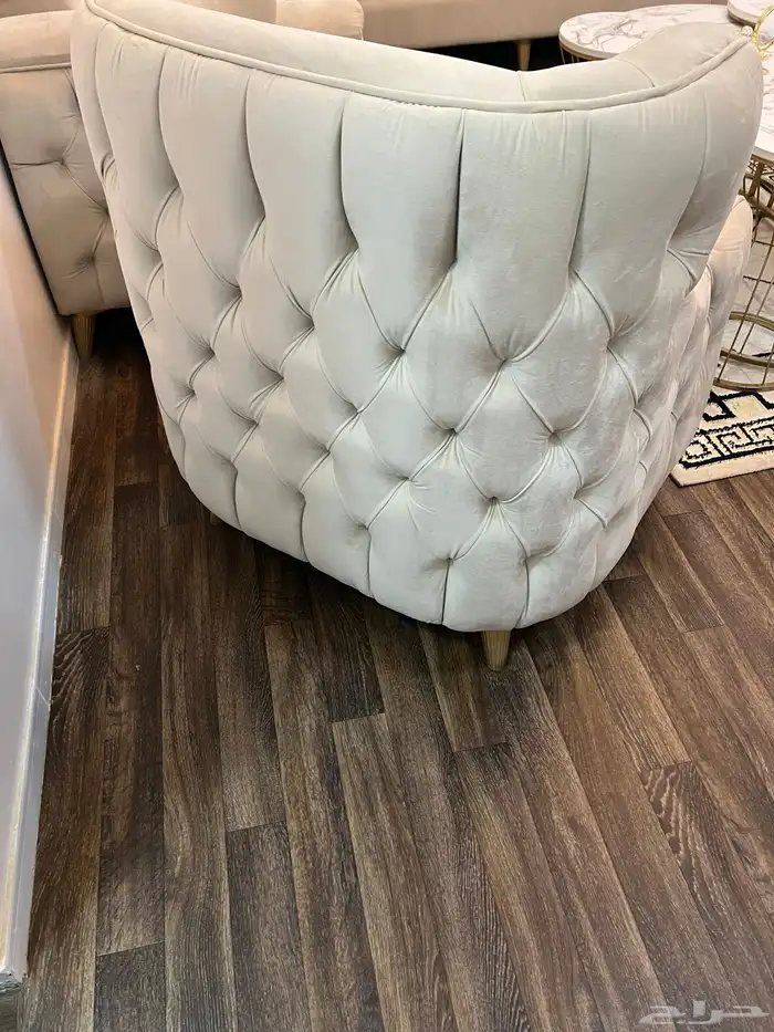 كنب بيج نظيف للبيع وحده من القواعد متاثره بالنقل وتتركب 4