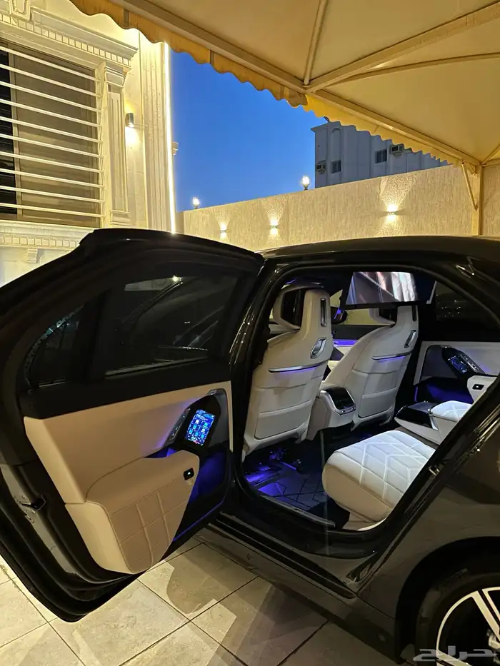 بي ام دبليو 740i 2025 شبه جديدة 20