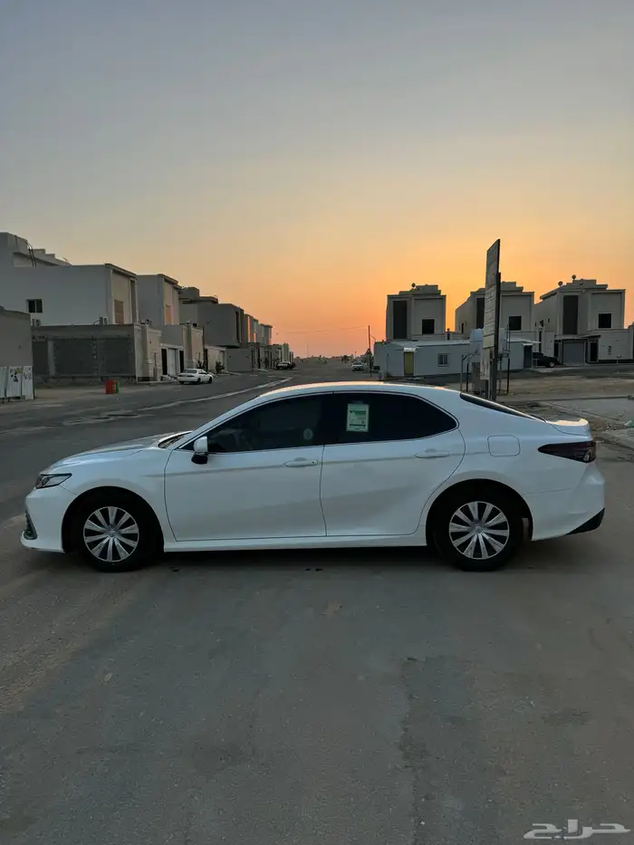 تويوتا كامري 2022 LE 5