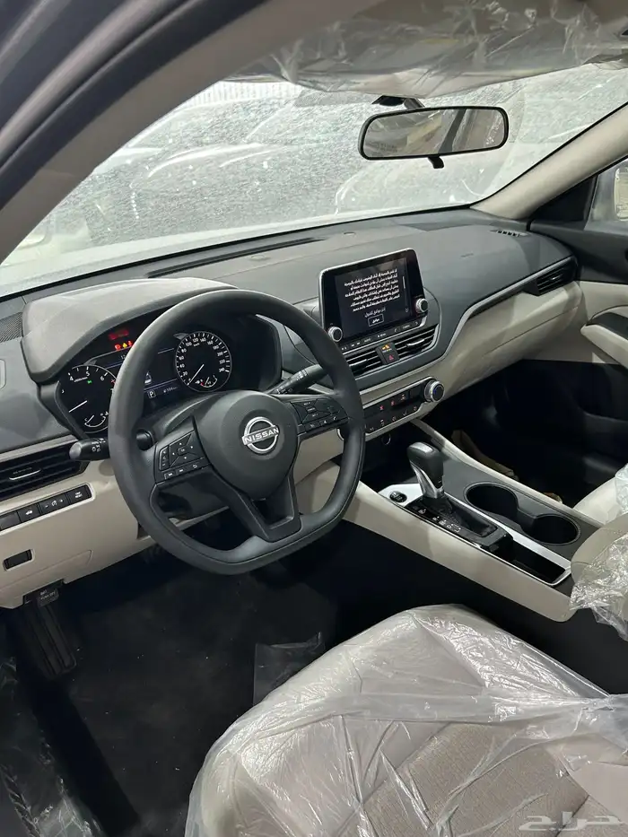 نيسان التيما 2026استاندر الألوان المتوفرة رمادي وأبيض 11