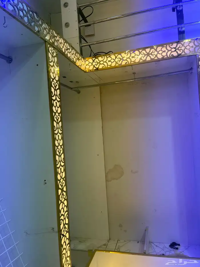 ديكور محل عبايات للبيع 1