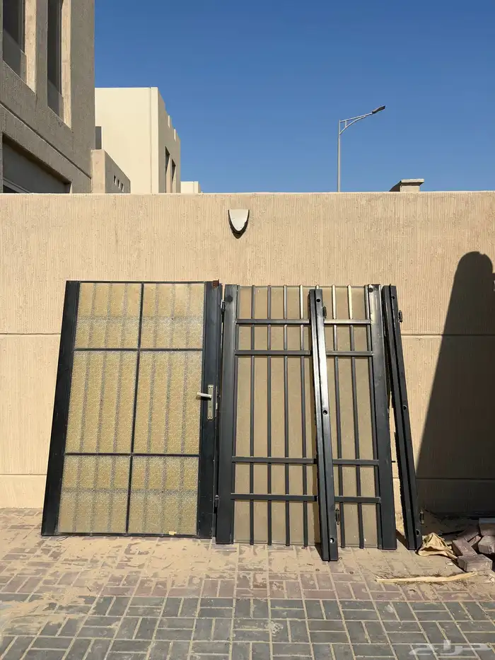 باب حديد ثقيل 0