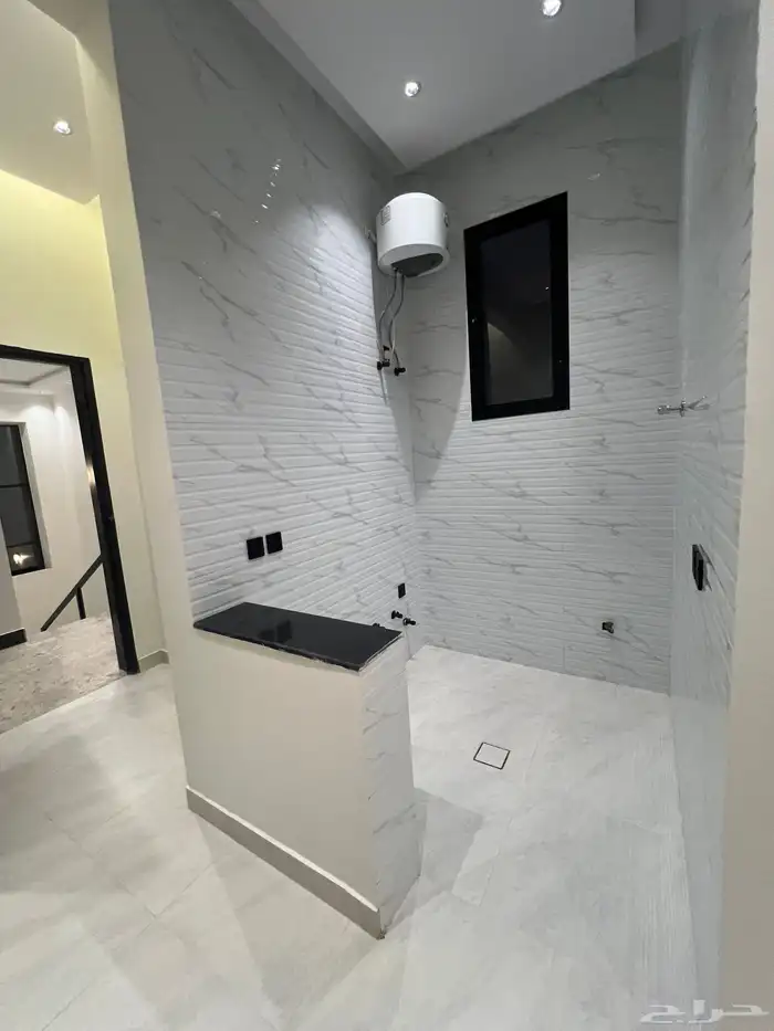 للبيع ارواف ارضية و علوية ابها حي الزهور 13