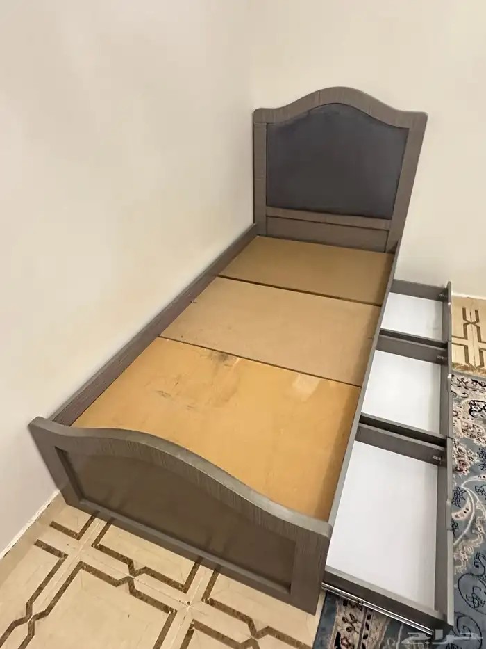 بيع سريرين أو سرير نضيف جدا 0