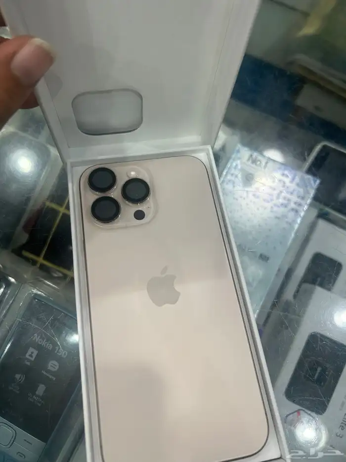 ايفون 16 برو ماكس ذهبي 3