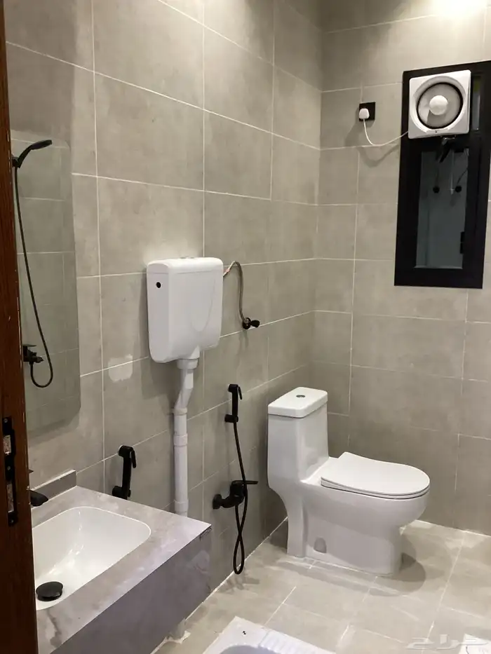 للبيع روف فاخر بتصميم راقي حي هيف أحد رفيدة 22