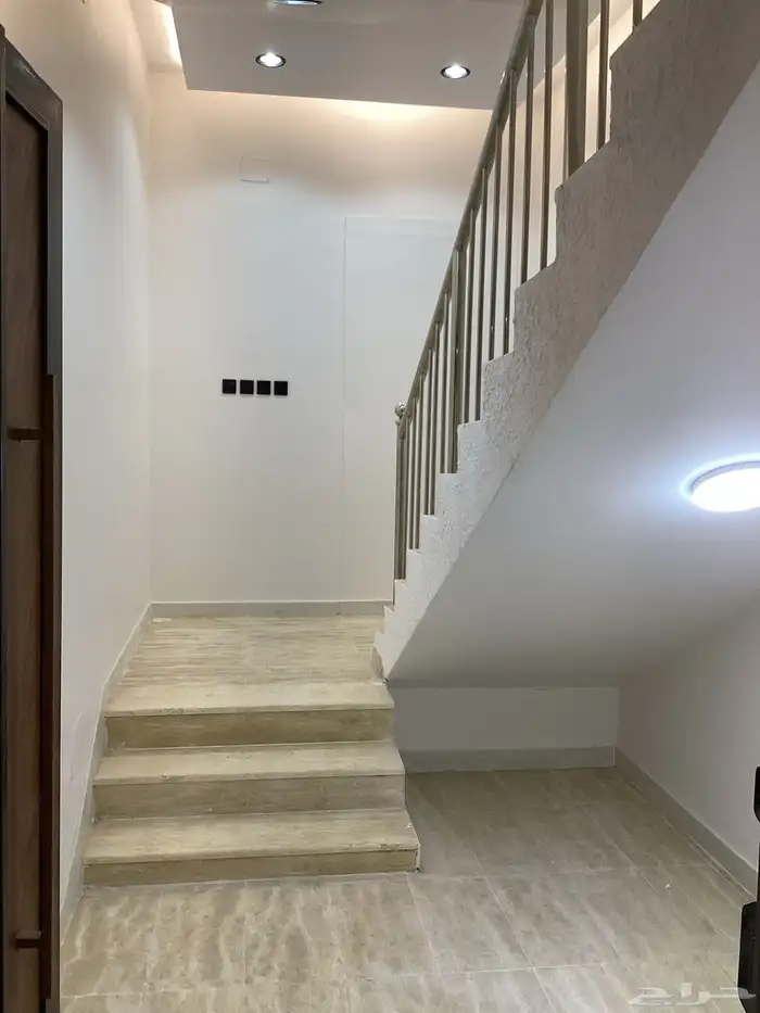 للبيع روف فاخر بتصميم راقي حي هيف أحد رفيدة 1