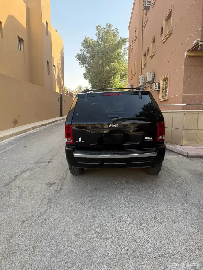 جيب جراند شيروكي لاريدو موديل 2005 للبيع 1