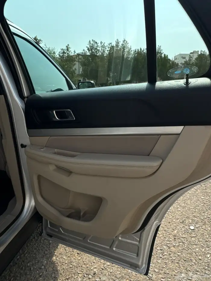 اكسبلورر 2018 نظيف V6 دبل تنفس طبيعي 34