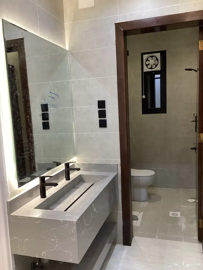 للبيع روف فاخر بتصميم راقي حي هيف أحد رفيدة 5