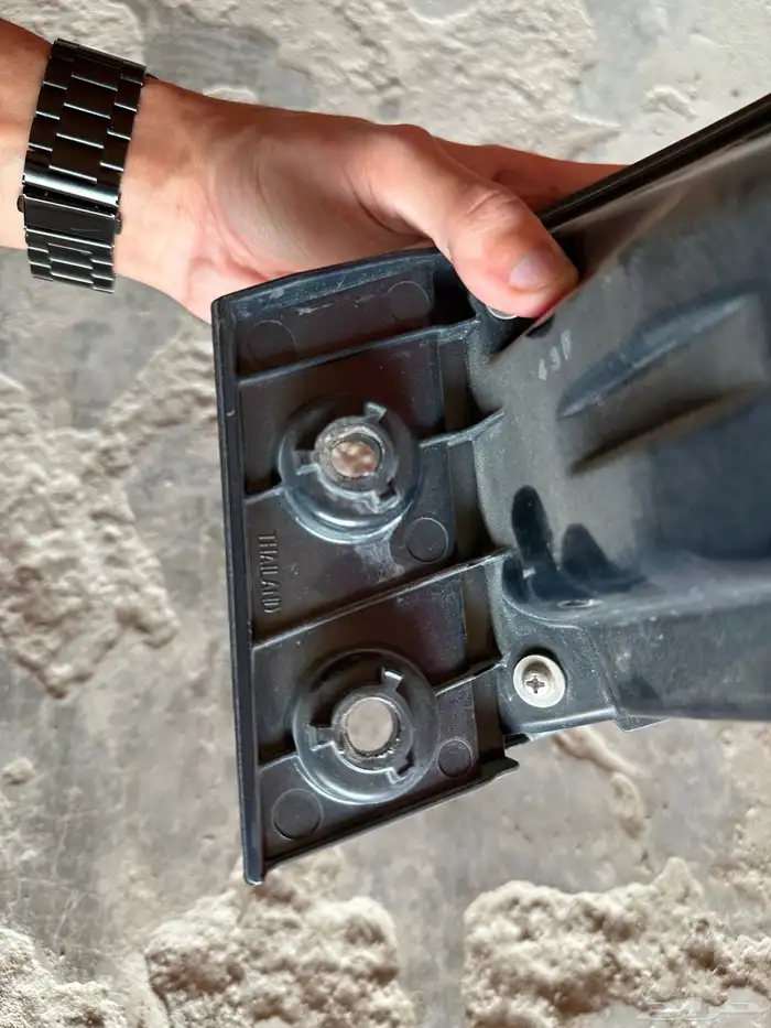 اسطب خلفي يسار يارس 2023   2024 1