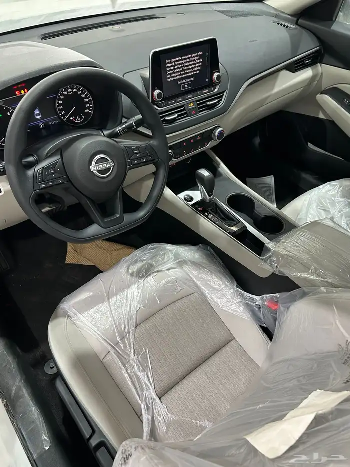 نيسان التيما 2026استاندر الألوان المتوفرة رمادي وأبيض 14