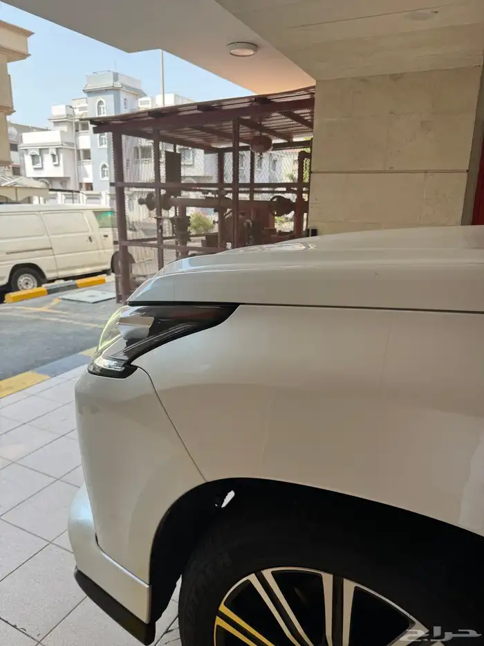 لكزس LX 570 سبورت 2021 أبيض لؤلؤي 6