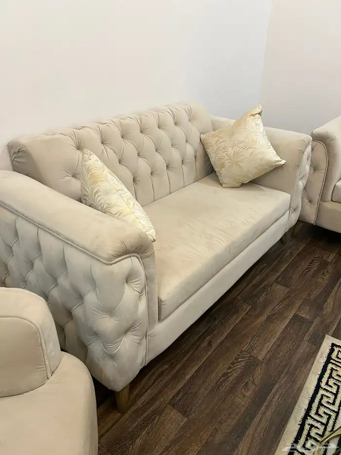 كنب بيج نظيف للبيع وحده من القواعد متاثره بالنقل وتتركب 5