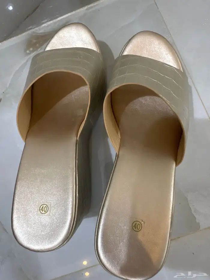 جزمه ذهبي فاتح مقاس 40 جديده وبوك ذهبي جديد 2
