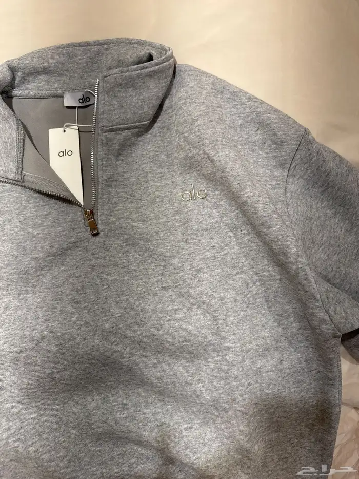 هودي نسائي من براند Alo yoga 2