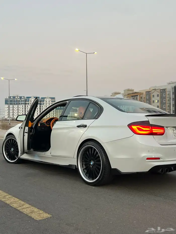 BMW 320i سبورت لاين 12
