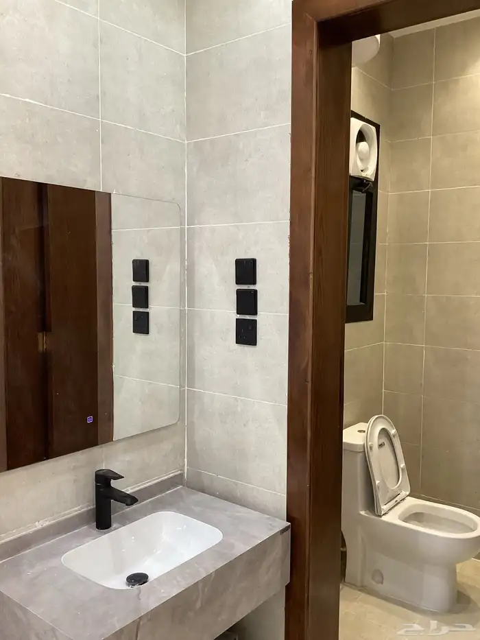 للبيع روف فاخر بتصميم راقي حي هيف أحد رفيدة 12