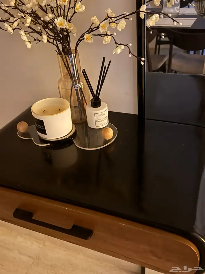 مدخل مع مراية للبيع -شبة جديد السعر 600 استخدام نظيف 4