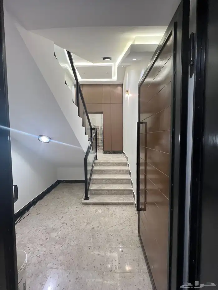 للبيع ارواف ارضية و علوية ابها حي الزهور 3