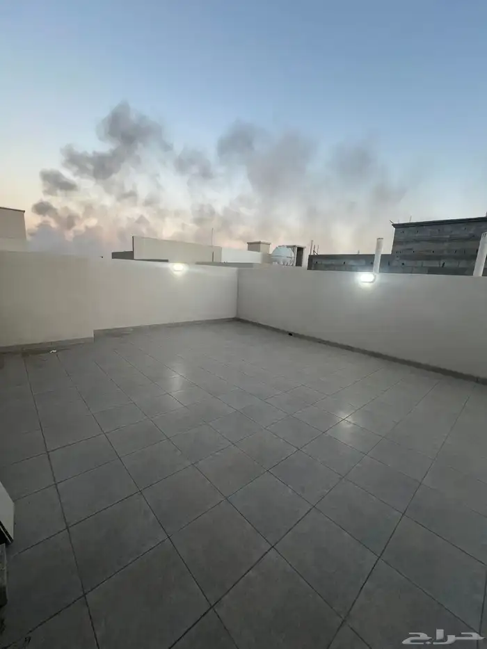 للبيع روف علوي فاخر شمال الخميس مخطط 6 بسعر حصري 14