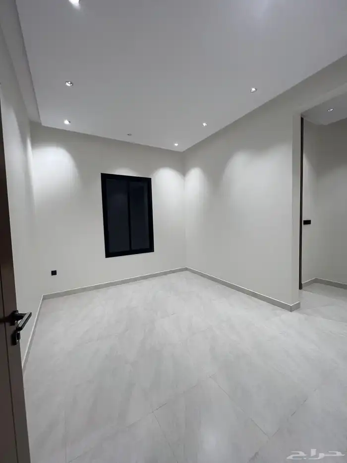 للبيع ارواف ارضية و علوية ابها حي الزهور 16