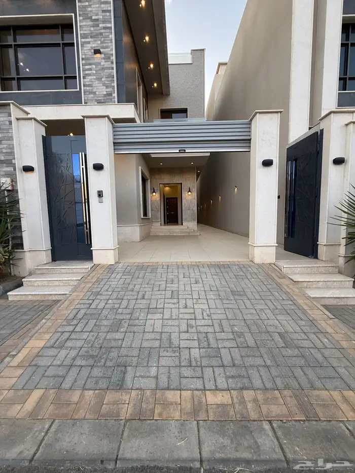 للبيع فيلا مودرن دورين وملحق في درة الموسي وسط الخدمات 2