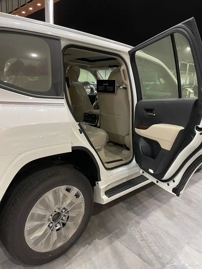 لاند كروزر جى اكس آر L5 بريمى 2025 10