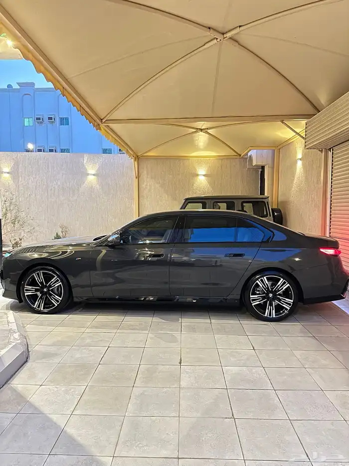 بي ام دبليو 740i 2025 شبه جديدة 4