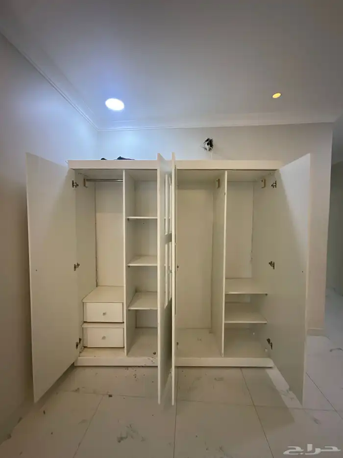 دولاب وطاوله رخام مستعمله 1