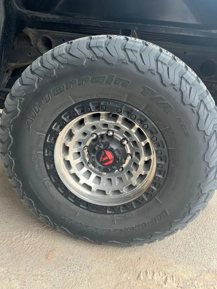 جنوط 8 مسمار وكفرات بي اف 1