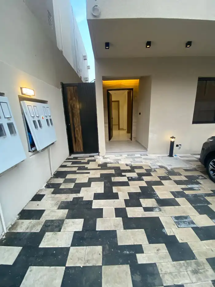 للبيع شقة دور ارضي مع سطح خاص تشطيب Vip في أبها حي البديع 3