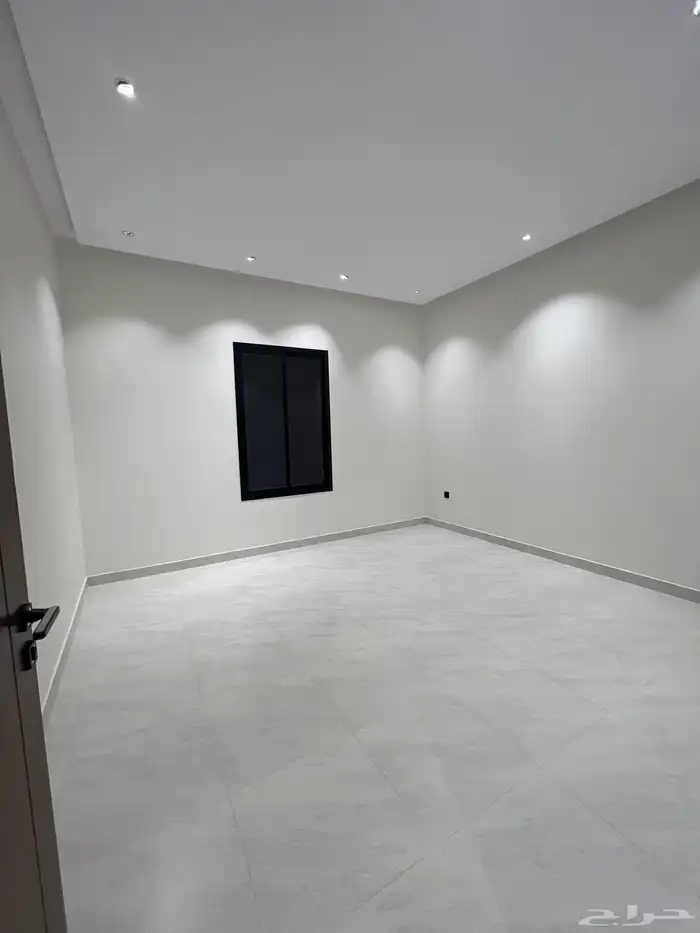 للبيع ارواف ارضية و علوية ابها حي الزهور 15