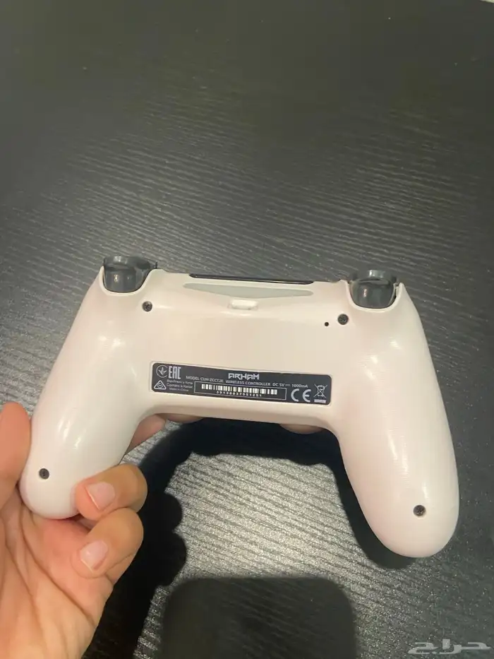 يد بلاستيشن 4