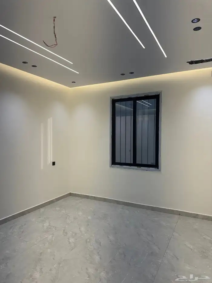 للبيع عمارة جاهزة للسكن في مخطط ت 6 بالعزيزية 12