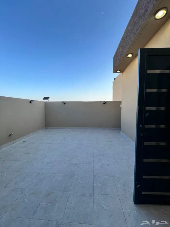 فيلا روف للبيع في ابها المحاله حي الزهور 18